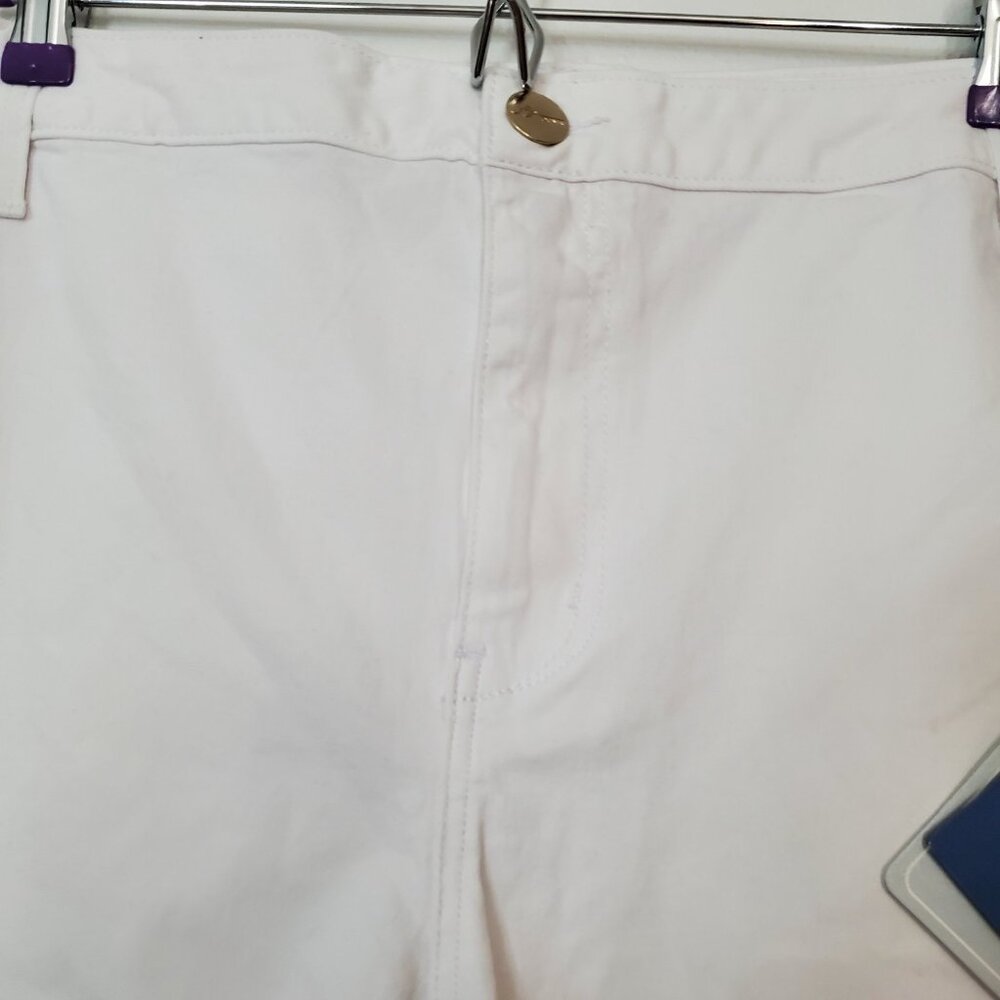 Women's Plus Size Bemuda Shorts 24W Set of 2 White A3 & Green St Johns Bay - Picture 11 of 14